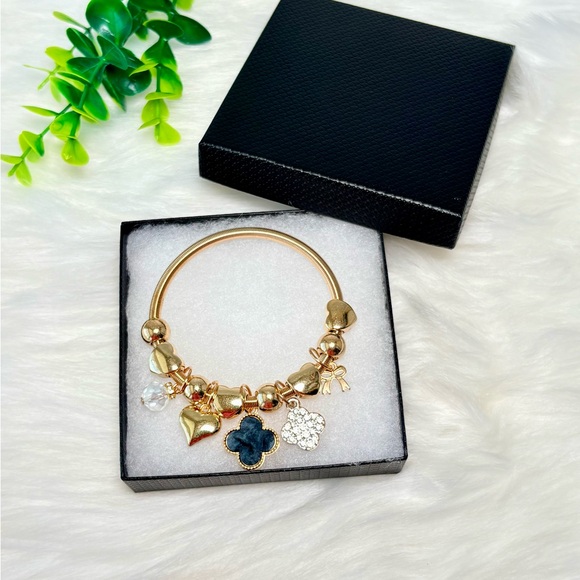 Gold Clover Charm Bracelet with Hearts - Picture 3 of 12